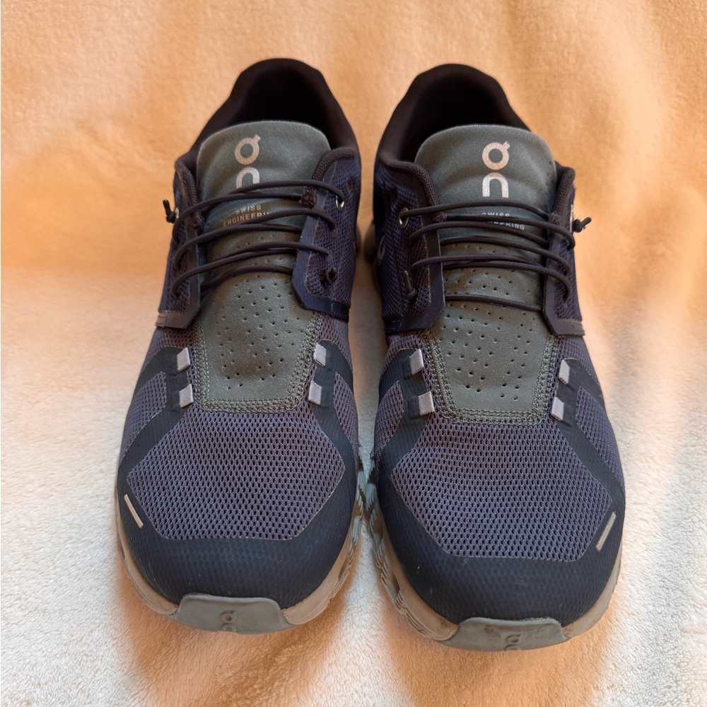 Men’s On Cloud 5 sneaker size 11/EU 45